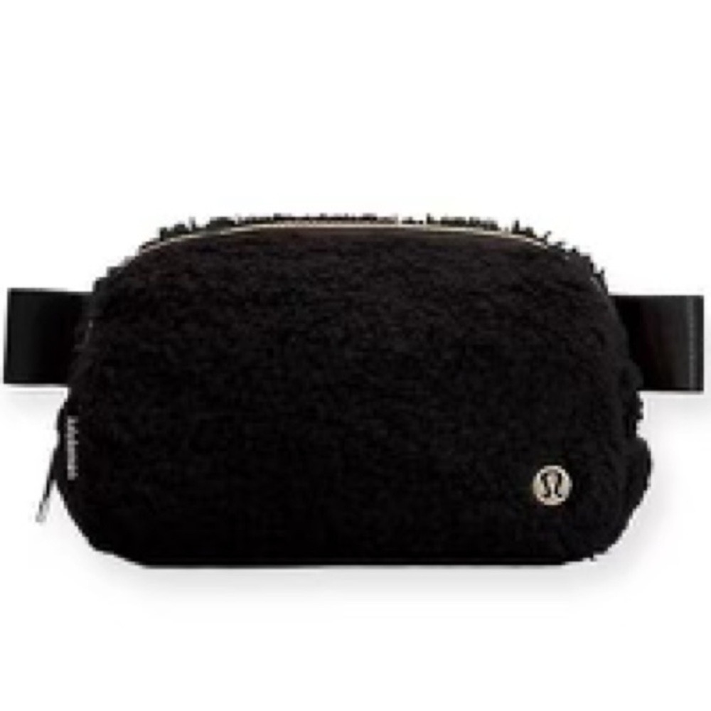 Lululemon Everywhere Belt Bag Fleece Black Gold Hardware LU9B18S 1L‎ NWT